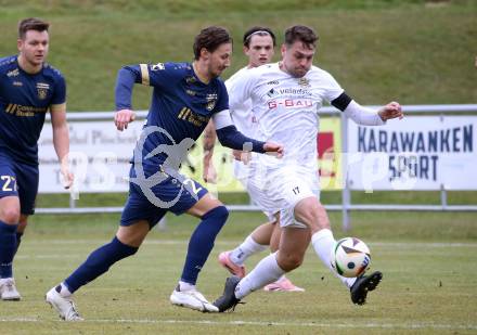 Fussball. Kaerntner Liga. Koettmannsdorf gegen Grafenstein. Stephan Borovnik (Koettmannsdorf),  Lukas Rabitsch  (Grafenstein).  Klagenfurt, am 8.11.2025.
Foto: Kuess
www.qspictures.net
---
pressefotos, pressefotografie, kuess, qs, qspictures, sport, bild, bilder, bilddatenbank