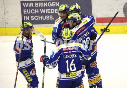 Eishockey ICE Bundesliga.  Winn2day ICE Hockey League. VSV gegen KAC.  Torjubel Adam Helewka, Dylan Macpherson, John Hughes, Kevin Hancock  (VSV). Villach am 14.11.2025.
Foto: Kuess
www.qspictures.net
---
pressefotos, pressefotografie, kuess, qs, qspictures, sport, bild, bilder, bilddatenbank