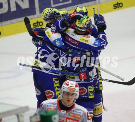 Eishockey ICE Bundesliga.  Winn2day ICE Hockey League. VSV gegen KAC.  Torjubel Guus Van Nes, Philipp Lindner  (VSV). Villach am 14.11.2025.
Foto: Kuess
www.qspictures.net
---
pressefotos, pressefotografie, kuess, qs, qspictures, sport, bild, bilder, bilddatenbank