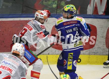 Eishockey ICE Bundesliga.  Winn2day ICE Hockey League. VSV gegen KAC.  Guus Van Nes  (VSV),  Raphael Herburger  (KAC). Villach am 14.11.2025.
Foto: Kuess
www.qspictures.net
---
pressefotos, pressefotografie, kuess, qs, qspictures, sport, bild, bilder, bilddatenbank