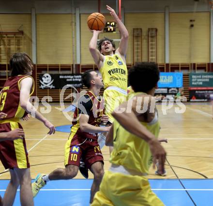 Basketball 2. Liga 2025/2026. Grunddurchgang 7. Runde.  Woerthersee Piraten gegen Traiskirchen Lions NexGen.  Elias Podany (Piraten),  Anes Avdic (Traiskirchen). Klagenfurt, am 15.11.2025.
Foto: Kuess
---
pressefotos, pressefotografie, kuess, qs, qspictures, sport, bild, bilder, bilddatenbank