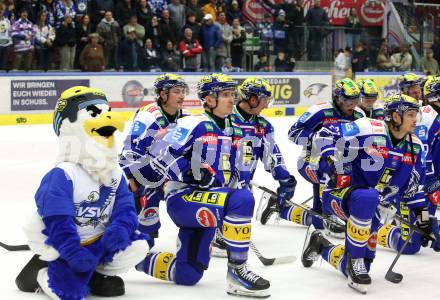Eishockey ICE Bundesliga.  Winn2day ICE Hockey League. VSV gegen KAC.  Maskottchen Villi, Dylan Macpherson, Arturs Kulda, Philipp Lindner, Nikita Scherbak  (VSV). Villach am 14.11.2025.
Foto: Kuess
www.qspictures.net
---
pressefotos, pressefotografie, kuess, qs, qspictures, sport, bild, bilder, bilddatenbank
