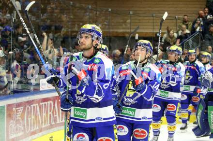 Eishockey ICE Bundesliga.  Winn2day ICE Hockey League. VSV gegen KAC.  Jubel Maximilian Rebernig, Johannes Tschurnig  (VSV). Villach am 14.11.2025.
Foto: Kuess
www.qspictures.net
---
pressefotos, pressefotografie, kuess, qs, qspictures, sport, bild, bilder, bilddatenbank