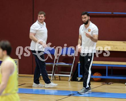 Basketball 2. Liga 2025/2026. Grunddurchgang 7. Runde.  Woerthersee Piraten gegen Traiskirchen Lions NexGen. Trainer Paulius Barkus, Co-Trainer Aldin Avdic  (Traiskirchen). Klagenfurt, am 15.11.2025.
Foto: Kuess
---
pressefotos, pressefotografie, kuess, qs, qspictures, sport, bild, bilder, bilddatenbank