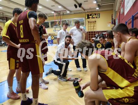 Basketball 2. Liga 2025/2026. Grunddurchgang 7. Runde.  Woerthersee Piraten gegen Traiskirchen Lions NexGen.  Co-Trainer Aldin Avdic   (Traiskirchen). Klagenfurt, am 15.11.2025.
Foto: Kuess
---
pressefotos, pressefotografie, kuess, qs, qspictures, sport, bild, bilder, bilddatenbank