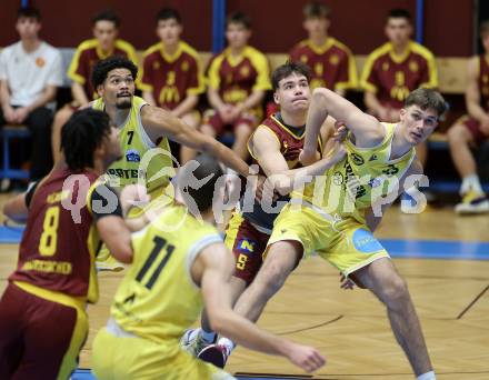 Basketball 2. Liga 2025/2026. Grunddurchgang 7. Runde.  Woerthersee Piraten gegen Traiskirchen Lions NexGen. Marcus Holyfield , David Pranjic  (Piraten),  David Ilincic (Traiskirchen). Klagenfurt, am 15.11.2025.
Foto: Kuess
---
pressefotos, pressefotografie, kuess, qs, qspictures, sport, bild, bilder, bilddatenbank
