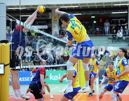 Volleyball Bundesliga. AVL. Austrian Volleyball League.   Aich/Dob gegen VBK Kelag Woerther-See-Loewen Klagenfurt. Zigurds Janis Licis  (Aich/Dob),  Ethan Robert Nashim (VBK Klagenfurt). Bleiburg, am 15.11.2025.
Foto: Kuess
www.qspictures.net
---
pressefotos, pressefotografie, kuess, qs, qspictures, sport, bild, bilder, bilddatenbank
