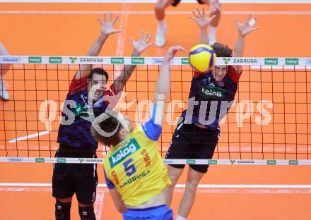 Volleyball Bundesliga. AVL. Austrian Volleyball League.   Aich/Dob gegen VBK Kelag Woerther-See-Loewen Klagenfurt. Jan Jirasek  (Aich/Dob), Leonardo Plaza Gandini, Jonas Emanuel Holzinger  (VBK Klagenfurt). Bleiburg, am 15.11.2025.
Foto: Kuess
www.qspictures.net
---
pressefotos, pressefotografie, kuess, qs, qspictures, sport, bild, bilder, bilddatenbank