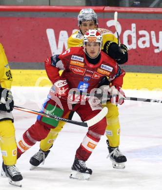 Eishockey ICE Bundesliga.  Winn2day ICE Hockey League. KAC gegen Vienna Capitals.  Simeon Schwinger  (KAC),  Lorenz Lindner   (Vienna Capitals). Klagenfurt am 21.11.2025.
Foto: Kuess
www.qspictures.net
---
pressefotos, pressefotografie, kuess, qs, qspictures, sport, bild, bilder, bilddatenbank