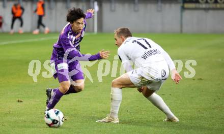 Fussball 2. Liga. SK Austria Klagenfurt gegen Amstetten.  Rei Okada  (Klagenfurt), Moritz Wuerdinger  (Amstetten).  Klagenfurt, 22.11..2025.
Foto: Kuess
www.qspictures.net
---
pressefotos, pressefotografie, kuess, qs, qspictures, sport, bild, bilder, bilddatenbank