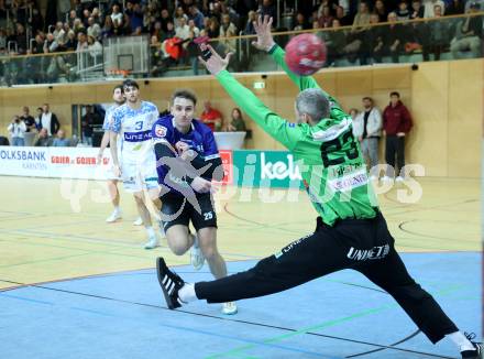 Handball Bundesliga. HLA. SC Ferlach gegen Linz. Florian Ploner (SCF), Aliaksei Kishou   (Linz).  Ferlach, am 22.11.2025.
Foto: Kuess
www.qspictures.net
---
pressefotos, pressefotografie, kuess, qs, qspictures, sport, bild, bilder, bilddatenbank