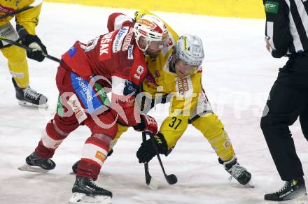 Eishockey ICE Bundesliga.  Winn2day ICE Hockey League. KAC gegen Vienna Capitals. Jan Mursak   (KAC),  Christof Kromp  (Vienna Capitals). Klagenfurt am 21.11.2025.
Foto: Kuess
www.qspictures.net
---
pressefotos, pressefotografie, kuess, qs, qspictures, sport, bild, bilder, bilddatenbank