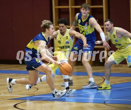 Basketball Austria CUP 2025/26 AF. Woerthersee Piraten gegen UBSC Graz.   Marcus Holyfield (Piraten),  Zach Laput (Graz). Klagenfurt, am 22.11.2025.
Foto: Kuess
---
pressefotos, pressefotografie, kuess, qs, qspictures, sport, bild, bilder, bilddatenbank