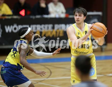 Basketball Austria CUP 2025/26 AF. Woerthersee Piraten gegen UBSC Graz.  Elias Podany (Piraten), Tevin Brewer  (Graz). Klagenfurt, am 22.11.2025.
Foto: Kuess
---
pressefotos, pressefotografie, kuess, qs, qspictures, sport, bild, bilder, bilddatenbank