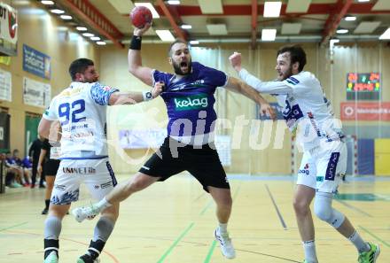 Handball Bundesliga. HLA. SC Ferlach gegen Linz. Patrik Leban  (SCF), Jadranko Stojanovic, Andrei Klimavets (Linz).  Ferlach, am 22.11.2025.
Foto: Kuess
www.qspictures.net
---
pressefotos, pressefotografie, kuess, qs, qspictures, sport, bild, bilder, bilddatenbank