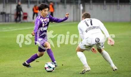 Fussball 2. Liga. SK Austria Klagenfurt gegen Amstetten.  Rei Okada  (Klagenfurt),  Moritz Wuerdinger (Amstetten).  Klagenfurt, 22.11..2025.
Foto: Kuess
www.qspictures.net
---
pressefotos, pressefotografie, kuess, qs, qspictures, sport, bild, bilder, bilddatenbank