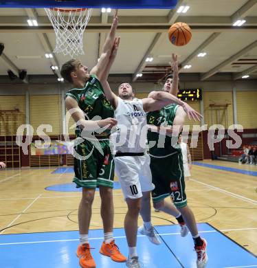 Basketball 2. Liga 2025/2026. Grunddurchgang 8. Runde.  KOS gegen Dornbirn Lions.  Veljko Dena (KOS), Valentin Pils , Noah Hupmann  (Dornbirn). Klagenfurt, am 29.11.2025.
Foto: Kuess
---
pressefotos, pressefotografie, kuess, qs, qspictures, sport, bild, bilder, bilddatenbank