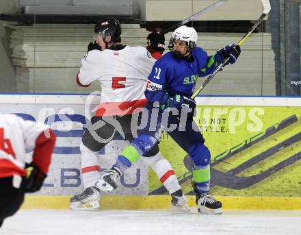 Eishockey. Laenderspiel U20 Oesterreich gegen Slowenien.  Gerrit Boehs  (AUT), Svit Habjanic (SLO).  Ferlach, am 3.12.2025.
Foto: Kuess
www.qspictures.net
---
pressefotos, pressefotografie, kuess, qs, qspictures, sport, bild, bilder, bilddatenbank