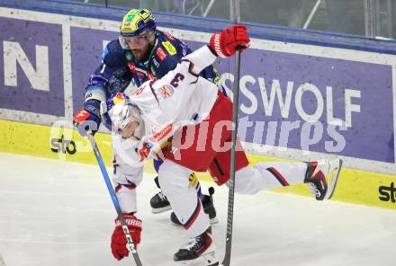 Eishockey ICE Bundesliga.  Winn2day ICE Hockey League. VSV gegen EC Red Bull Salzburg. Steven Strong   (VSV), Peter Schneider   (RBS). Villach am 12.12.2025.
Foto: Kuess
www.qspictures.net
---
pressefotos, pressefotografie, kuess, qs, qspictures, sport, bild, bilder, bilddatenbank
