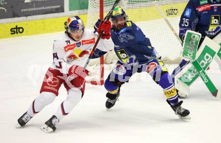 Eishockey ICE Bundesliga.  Winn2day ICE Hockey League. VSV gegen EC Red Bull Salzburg.  Steven Strong  (VSV), Travis St. Denis    (RBS). Villach am 12.12.2025.
Foto: Kuess
www.qspictures.net
---
pressefotos, pressefotografie, kuess, qs, qspictures, sport, bild, bilder, bilddatenbank
