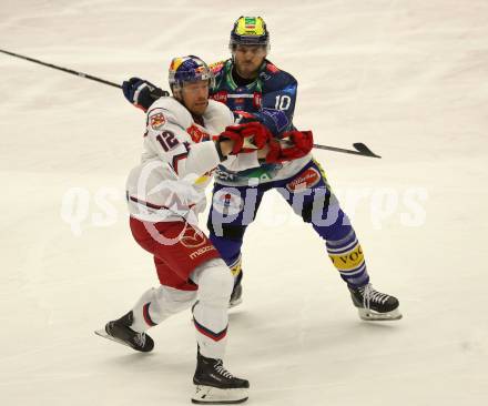 Eishockey ICE Bundesliga.  Winn2day ICE Hockey League. VSV gegen EC Red Bull Salzburg.  Thomas Vallant  (VSV),    Michael Raffl (RBS). Villach am 12.12.2025.
Foto: Kuess
www.qspictures.net
---
pressefotos, pressefotografie, kuess, qs, qspictures, sport, bild, bilder, bilddatenbank