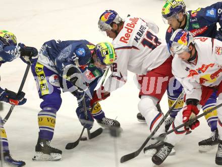 Eishockey ICE Bundesliga.  Winn2day ICE Hockey League. VSV gegen EC Red Bull Salzburg. Felix Maxa   (VSV),  Michael Raffl  (RBS). Villach am 12.12.2025.
Foto: Kuess
www.qspictures.net
---
pressefotos, pressefotografie, kuess, qs, qspictures, sport, bild, bilder, bilddatenbank