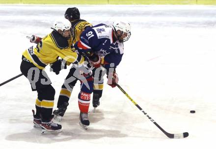Eishockey AHC Division III Mitte.  EC Arnoldstein gegen HC Koettern I. Timo Martl (Arnoldstein),Stefan Geier    (Koettern). Velden,  am 19.12.2025.
Foto: Kuess
www.qspictures.net
---
pressefotos, pressefotografie, kuess, qs, qspictures, sport, bild, bilder, bilddatenbank