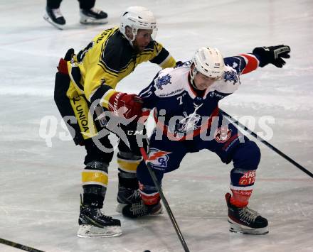 Eishockey AHC Division III Mitte.  EC Arnoldstein gegen HC Koettern I. Eldin Hadzic (Arnoldstein),  Niklas Rainer  (Koettern). Velden,  am 19.12.2025.
Foto: Kuess
www.qspictures.net
---
pressefotos, pressefotografie, kuess, qs, qspictures, sport, bild, bilder, bilddatenbank