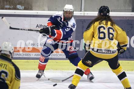 Eishockey AHC Division III Mitte.  EC Arnoldstein gegen HC Koettern I. Guido Galli  (Arnoldstein),  Johannes Reichel (Koettern). Velden,  am 19.12.2025.
Foto: Kuess
www.qspictures.net
---
pressefotos, pressefotografie, kuess, qs, qspictures, sport, bild, bilder, bilddatenbank