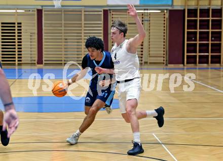 Basketball 2. Liga 2025/2026. Grunddurchgang 11. Runde.  KOS Celovec gegen Vienna Timberwolves. Samuel Seher  (KOS),  Paul Kircher (Vienna). Klagenfurt, am 20.12.2025.
Foto: Kuess
---
pressefotos, pressefotografie, kuess, qs, qspictures, sport, bild, bilder, bilddatenbank