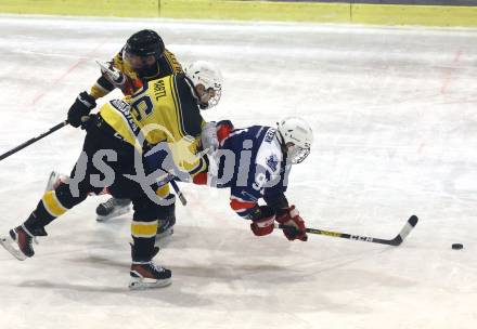 Eishockey AHC Division III Mitte.  EC Arnoldstein gegen HC Koettern I. Timo Martl (Arnoldstein), Stefan Geier  (Koettern). Velden,  am 19.12.2025.
Foto: Kuess
www.qspictures.net
---
pressefotos, pressefotografie, kuess, qs, qspictures, sport, bild, bilder, bilddatenbank