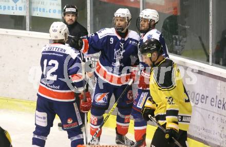 Eishockey AHC Division III Mitte.  EC Arnoldstein gegen HC Koettern I.  Torjubel Martin Leitner, Johannes Reichel, Stefan Geier   (Koettern). Velden,  am 19.12.2025.
Foto: Kuess
www.qspictures.net
---
pressefotos, pressefotografie, kuess, qs, qspictures, sport, bild, bilder, bilddatenbank