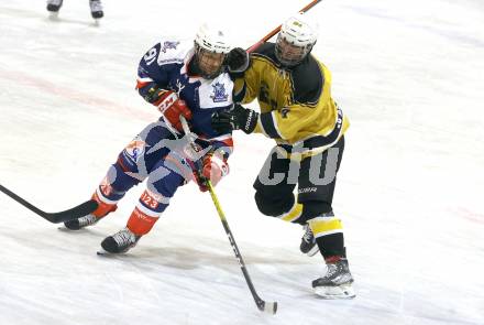 Eishockey AHC Division III Mitte.  EC Arnoldstein gegen HC Koettern I. Filippo Agnola  (Arnoldstein), Stefan Geier  (Koettern). Velden,  am 19.12.2025.
Foto: Kuess
www.qspictures.net
---
pressefotos, pressefotografie, kuess, qs, qspictures, sport, bild, bilder, bilddatenbank