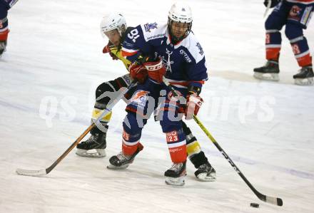 Eishockey AHC Division III Mitte.  EC Arnoldstein gegen HC Koettern I.  Eldin Hadzic  (Arnoldstein), Stefan Geier  (Koettern). Velden,  am 19.12.2025.
Foto: Kuess
www.qspictures.net
---
pressefotos, pressefotografie, kuess, qs, qspictures, sport, bild, bilder, bilddatenbank