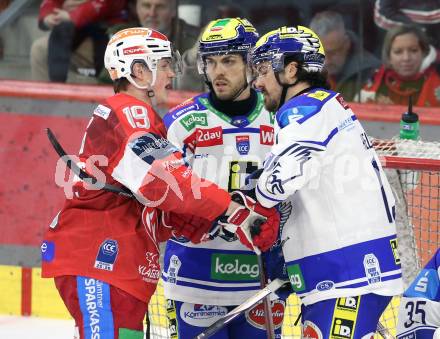 Eishockey ICE Bundesliga.  Winn2day ICE Hockey League. KAC gegen VSV. David Waschnig  (KAC),  Thomas Vallant, Adam Helewka  (VSV). Klagenfurt, am 27.12.2025.
Foto: Kuess
www.qspictures.net
---
pressefotos, pressefotografie, kuess, qs, qspictures, sport, bild, bilder, bilddatenbank