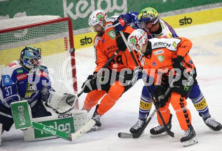 Eishockey ICE Bundesliga.  Winn2day ICE Hockey League. VSV gegen Graz99ers  Rene Swette (VSV),  Marcus Vela  (Graz). Villach, am 30.12.2025.
Foto: Kuess
www.qspictures.net
---
pressefotos, pressefotografie, kuess, qs, qspictures, sport, bild, bilder, bilddatenbank