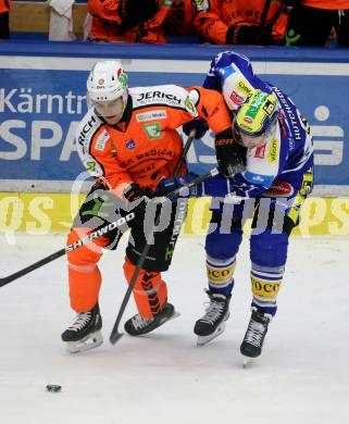 Eishockey ICE Bundesliga.  Winn2day ICE Hockey League. VSV gegen Graz99ers  Nick Hutchison (VSV),  Nicholas Bailen  (Graz). Villach, am 30.12.2025.
Foto: Kuess
www.qspictures.net
---
pressefotos, pressefotografie, kuess, qs, qspictures, sport, bild, bilder, bilddatenbank