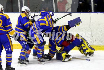 Eishockey AHC Division I. Althofen gegen Steindorf.   HAMMERLE Simon , LAMEREINER Leon,  HORN Fabian , (Althofen),  PETRIK, Benjamin,    (Steindorf). Althofen, am 3.1.2026.
Foto: Kuess
www.qspictures.net
---
pressefotos, pressefotografie, kuess, qs, qspictures, sport, bild, bilder, bilddatenbank