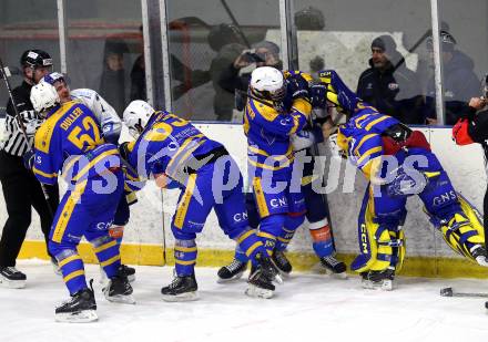 Eishockey AHC Division I. Althofen gegen Steindorf.   HAMMERLE Simon , DULLER Christoph  , LAMEREINER Leon,  HORN Fabian , (Althofen),  PETRIK, Benjamin, KALAN Luka   (Steindorf). Althofen, am 3.1.2026.
Foto: Kuess
www.qspictures.net
---
pressefotos, pressefotografie, kuess, qs, qspictures, sport, bild, bilder, bilddatenbank