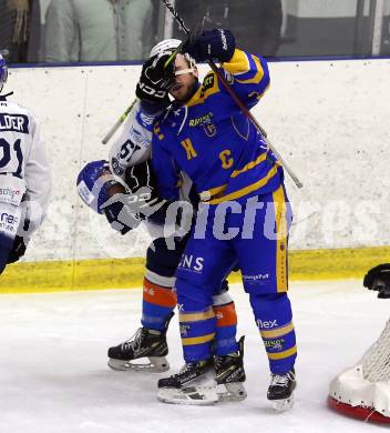 Eishockey AHC Division I. Althofen gegen Steindorf.  SCHETTINA, Kevin (Althofen),  FRIEDRICH, Lukas   (Steindorf). Althofen, am 3.1.2026.
Foto: Kuess
www.qspictures.net
---
pressefotos, pressefotografie, kuess, qs, qspictures, sport, bild, bilder, bilddatenbank
