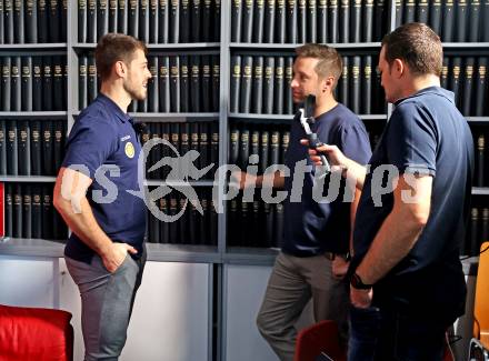 Eishockey ICE Bundesliga.  Winn2day ICE Hockey League. Vorschaufotos Derby  KAC gegen VSV.  Thomas Vallant (VSV), Marcel Santner, Patrick Jochum. Klagenfurt, am 28.11.2025.
Foto: Kuess
www.qspictures.net
---
pressefotos, pressefotografie, kuess, qs, qspictures, sport, bild, bilder, bilddatenbank