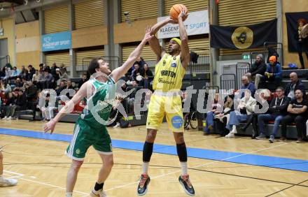 Basketball 2. Liga 2025/2026. Grunddurchgang 12. Runde.  Woerthersee Piraten gegen Basketball Klub Rapid Wien.  Shawn L. Ray  (Piraten), Radomir Djurdjevic   (Wien). Klagenfurt, am 6.1.2026
Foto: Kuess
---
pressefotos, pressefotografie, kuess, qs, qspictures, sport, bild, bilder, bilddatenbank