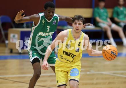 Basketball 2. Liga 2025/2026. Grunddurchgang 12. Runde.  Woerthersee Piraten gegen Basketball Klub Rapid Wien.  Elias Podany (Piraten),   David Ilunga Zola (Wien). Klagenfurt, am 6.1.2026
Foto: Kuess
---
pressefotos, pressefotografie, kuess, qs, qspictures, sport, bild, bilder, bilddatenbank