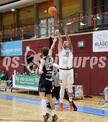Basketball 2. Liga 2025/2026. Grunddurchgang 13. Runde.  KOS Celovec gegen BK Mattersburg Rocks. Nikolas Susa  (KOS),  Patrick Fister (Mattersburg). Klagenfurt, am 10.1.2026
Foto: Kuess
---
pressefotos, pressefotografie, kuess, qs, qspictures, sport, bild, bilder, bilddatenbank
