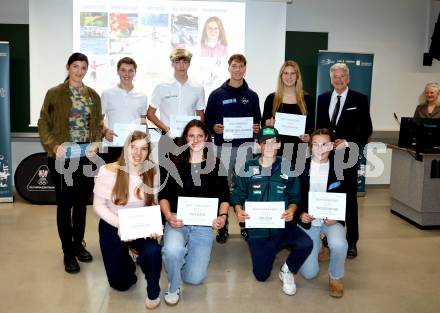 Spitze in Schule und Sport. Magdalena Lobnig, Raphael Waldhauser (Kegeln), Max Steinbrenner (Wildwassersport, Kanu), Christoph Spath-Glantschnig (Rudern), Antonia Gigacher Rudern) , LH Peter Kaiser, Lieselotte Loidl (Rudern), Elena Schalk (Rudern), Timo UznikKlettern), Franziska Dabringer (Snowboard).  Klagenfurt, am 16.12.2025.
Foto: Kuess
---
pressefotos, pressefotografie, kuess, qs, qspictures, sport, bild, bilder, bilddatenbank