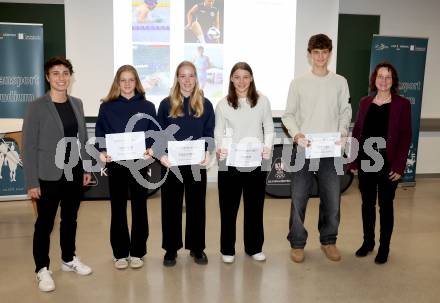 Spitze in Schule und Sport. Nadine Weratschnig, Tanja Kendi (Schwimmen), Adalea Enders (Schwimmen), Lillien Kalt (Fussball), Elias Berger (Triathlon), Isabella Penz.  Klagenfurt, am 16.12.2025.
Foto: Kuess
---
pressefotos, pressefotografie, kuess, qs, qspictures, sport, bild, bilder, bilddatenbank