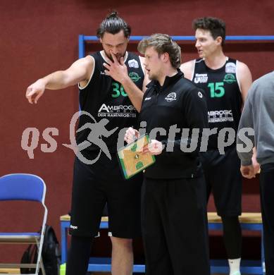 Basketball 2. Liga 2025/2026. Grunddurchgang 17. Runde.  KOS Celovec gegen Union Deutsch Wagram Alligators.   Harald Schmitt, Trainer Mark Laurencik   (UDW Alligators). Klagenfurt, am 7.2.2026
Foto: Kuess
---
pressefotos, pressefotografie, kuess, qs, qspictures, sport, bild, bilder, bilddatenbank