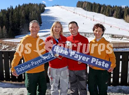 Snowboard. Empfang Silbermedaillengewinnerin bei Olympia Sabine Payer. Vater Werner Schoeffmann, Sabine Payer, Alex Payer, Mutter Ilse Schoeffmann. Simonhoehe,  am 15.2.2026.
Foto: Kuess
www.qspictures.net
---
pressefotos, pressefotografie, kuess, qs, qspictures, sport, bild, bilder, bilddatenbank