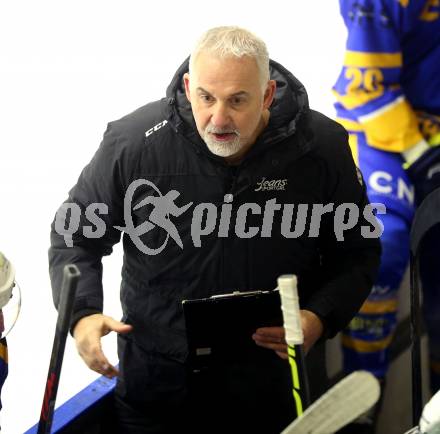 Eishockey AHC Division I. Althofen gegen Steindorf. Trainer Gerald Ressmann (Althofen). Althofen, am 3.1.2026.
Foto: Kuess
www.qspictures.net
---
pressefotos, pressefotografie, kuess, qs, qspictures, sport, bild, bilder, bilddatenbank