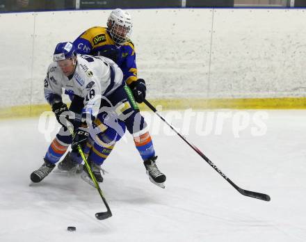 Eishockey AHC Division I. Althofen gegen Steindorf.  Christoph Duller (Althofen),  Martin Pewal  (Steindorf). Althofen, am 3.1.2026.
Foto: Kuess
www.qspictures.net
---
pressefotos, pressefotografie, kuess, qs, qspictures, sport, bild, bilder, bilddatenbank